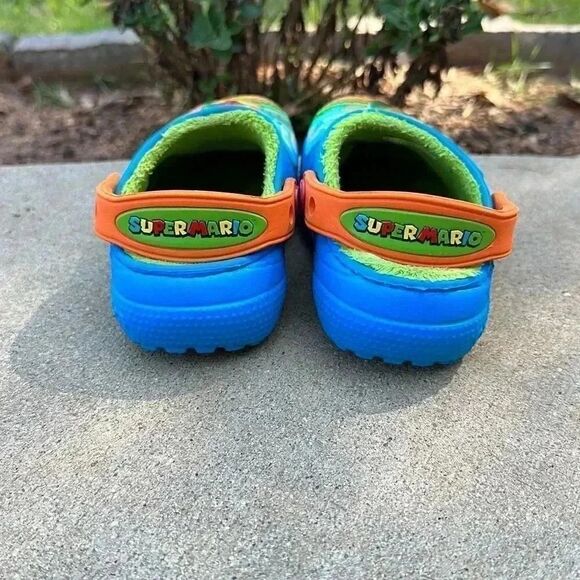 Kid’s Crocs Fun Lab Lined Yoshi Clogs - Picture 4 of 11
